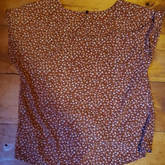 Top - Picture 2 of 2